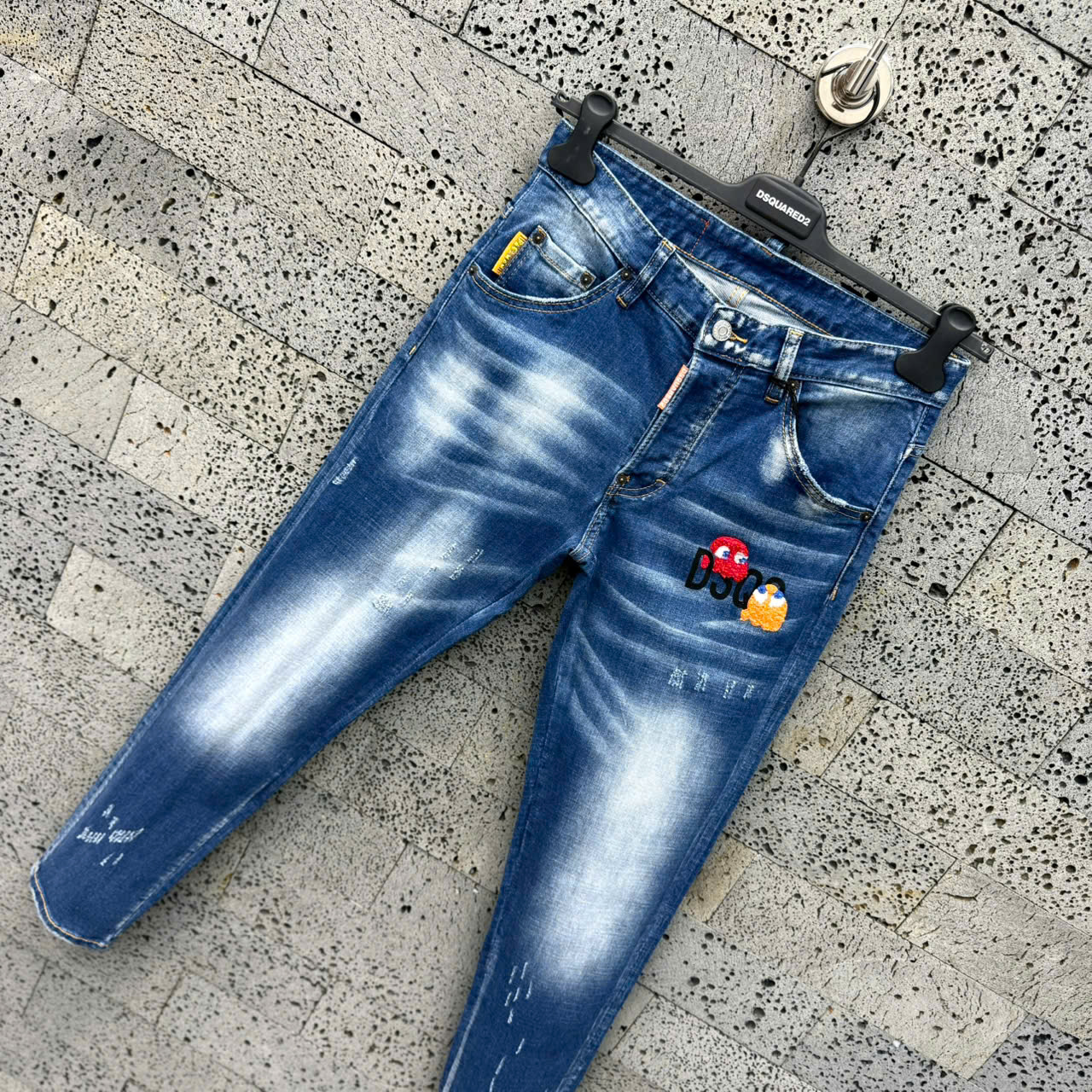 Quần Jean Dsquared2 DSQ2 Xanh bạc loang rách mài logo thêu bông xù Like Auth NV